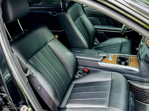 Mercedes-Benz E200 Sport 2015 - Ngoại hình AMG, nội thất sang trọng, giá cực tốt!