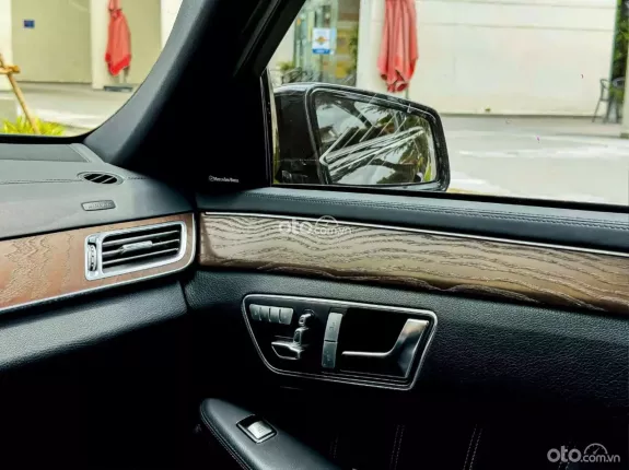 Mercedes-Benz E200 Sport 2015 - Ngoại hình AMG, nội thất sang trọng, giá cực tốt!