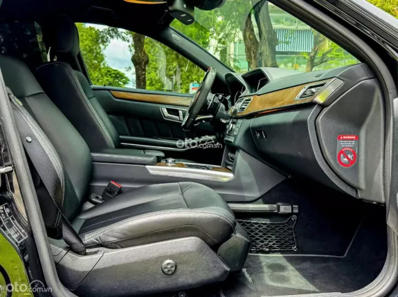 Mercedes-Benz E200 Sport 2015 - Ngoại hình AMG, nội thất sang trọng, giá cực tốt!