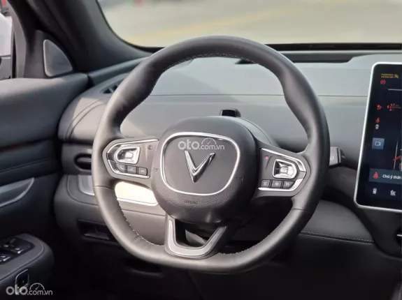 VinFast VF9 Plus 2024 - Xe điện 7 chỗ trần thép màu trắng 2024