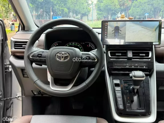 Toyota Innova Cross Xăng 2025 - Toyota Innova Cross 2.0V CVT 2025 Chạy 6 nghìn km như mới