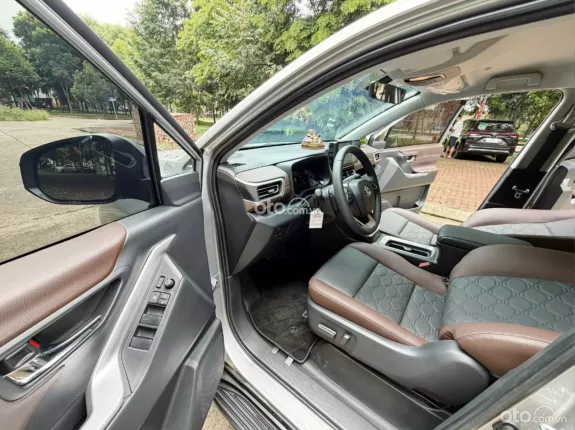 Toyota Innova Cross Xăng 2025 - Toyota Innova Cross 2.0V CVT 2025 Chạy 6 nghìn km như mới