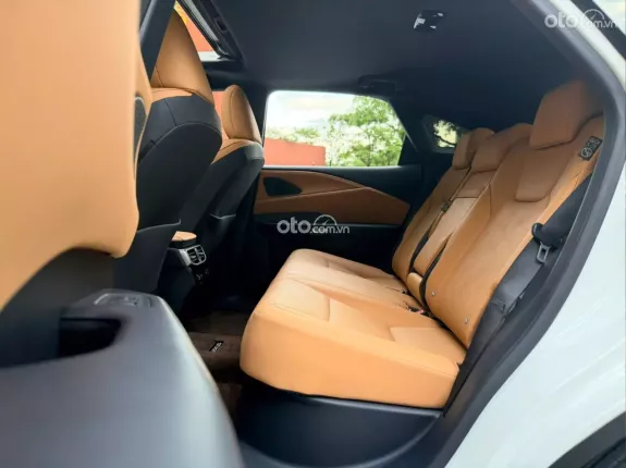 Lexus RX 350 Luxury 2025 - Xe trắng nội thất nâu, giá cực tốt