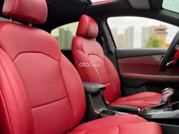 Kia Cerato 2.0 AT Premium 2021 - Bản full option hiếm gặp, chủ cũ đầu tư hàng trăm triệu