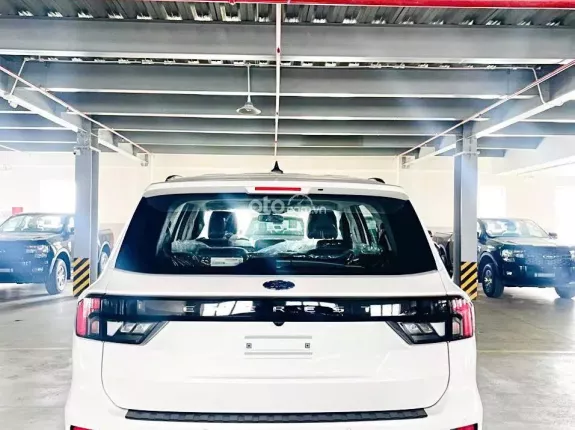 Ford Everest Ambiente 2.0 AT 4x2 2025 - THU MUA XE FORD EVEREST GIÁ TỐT