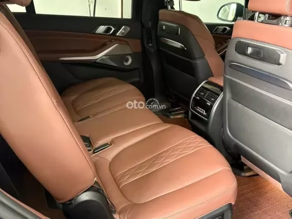 BMW X7 xDrive40i Pure Excellence 2023 - BMW X7 xDrive40i Pure Excellence 2024