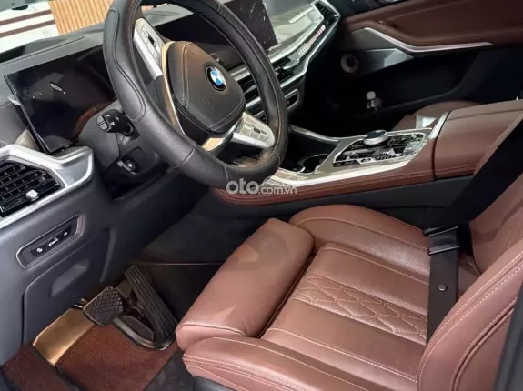 BMW X7 xDrive40i Pure Excellence 2023 - BMW X7 xDrive40i Pure Excellence 2024