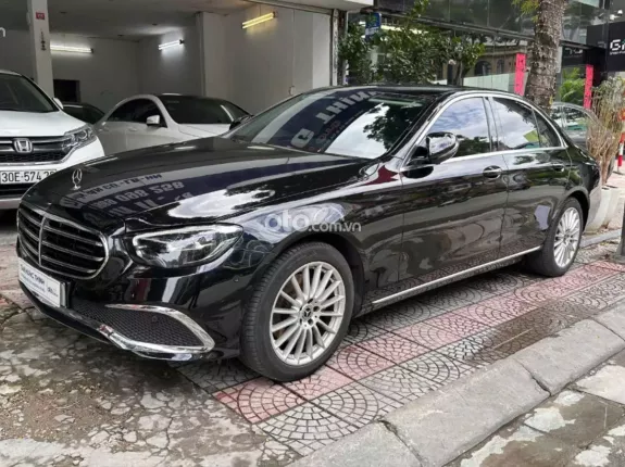 Mercedes-Benz E200 Exclusive 2022 - Hỗ trợ bank 70%, xe cực đẹp