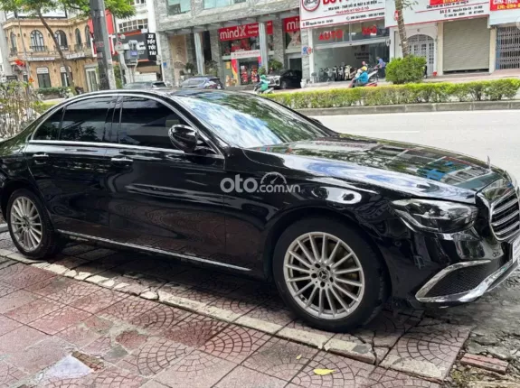 Mercedes-Benz E200 Exclusive 2022 - Hỗ trợ bank 70%, xe cực đẹp