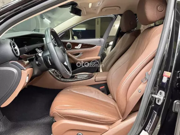 Mercedes-Benz E200 Exclusive 2022 - Hỗ trợ bank 70%, xe cực đẹp