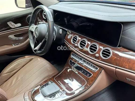 Mercedes-Benz E200 Exclusive 2022 - Hỗ trợ bank 70%, xe cực đẹp