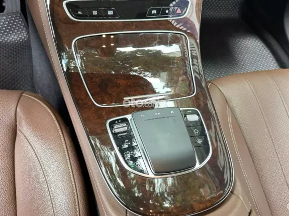 Mercedes-Benz E200 Exclusive 2022 - Hỗ trợ bank 70%, xe cực đẹp