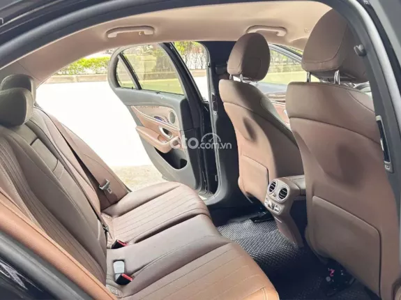 Mercedes-Benz E200 Exclusive 2022 - Hỗ trợ bank 70%, xe cực đẹp