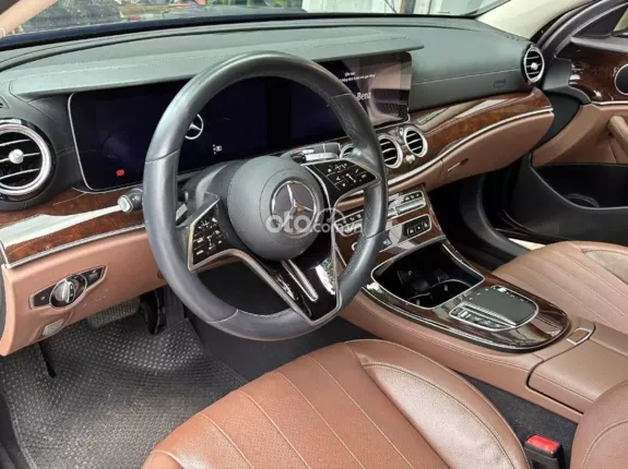 Mercedes-Benz E200 Exclusive 2022 - Hỗ trợ bank 70%, xe cực đẹp