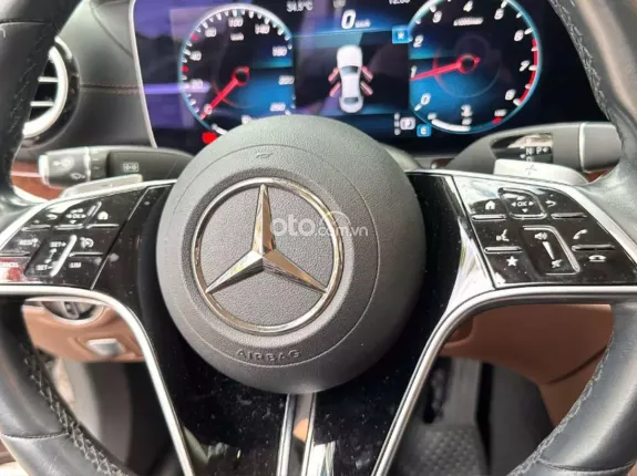 Mercedes-Benz E200 Exclusive 2022 - Hỗ trợ bank 70%, xe cực đẹp