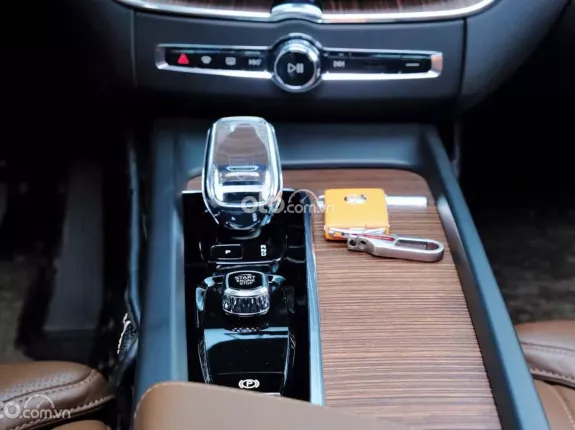 Volvo XC60 B6 Ultimate Bright 2024 - BH/BảoDưỡng Free 2029 -Bản Đủ-Hybrid