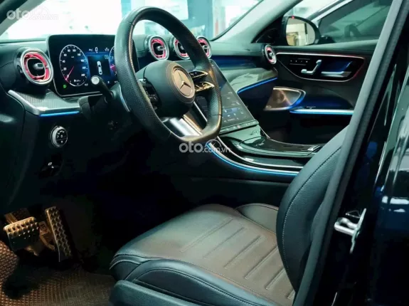 Mercedes-Benz C300 AMG 2022 - Đen 27.000km