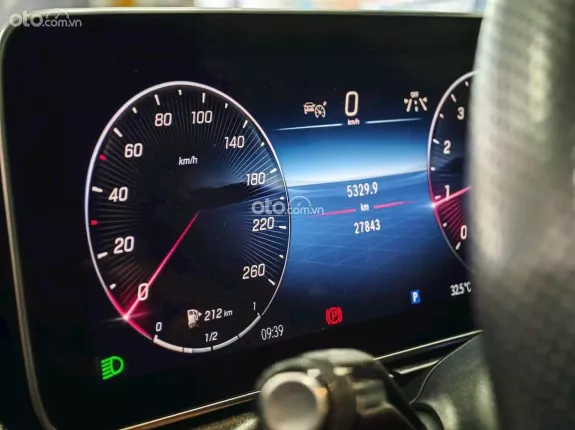 Mercedes-Benz C300 AMG 2022 - Đen 27.000km