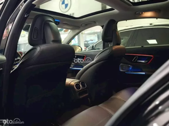 Mercedes-Benz C300 AMG 2022 - Đen 27.000km