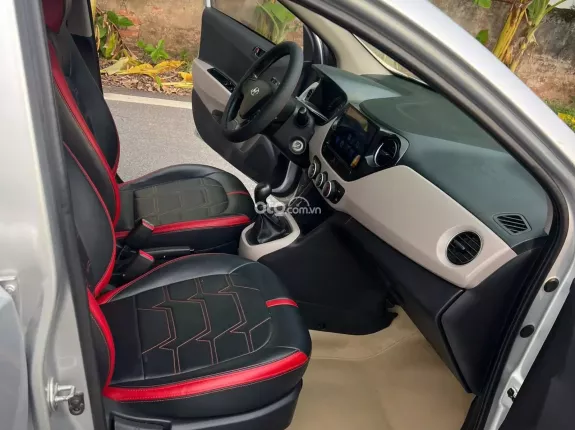 Hyundai Grand i10 Sedan 1.2 MT 2019 - MT base đời 2019. Xe đẹp, không lỗi nhỏ, máy zin từ cò Nội ngoại thất tươi mới. Màn hình cam