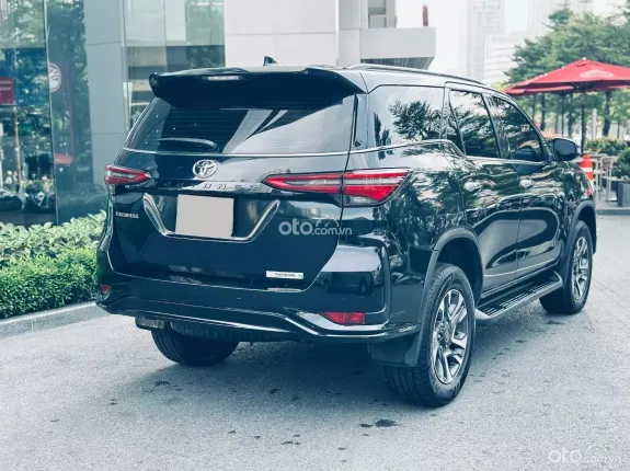 Toyota Fortuner 2.4 AT 4x2 Legender 2022 - Đk lần đầu 2023, cá nhân 1 chủ