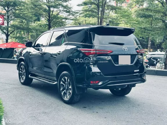 Toyota Fortuner 2.4 AT 4x2 Legender 2022 - Đk lần đầu 2023, cá nhân 1 chủ