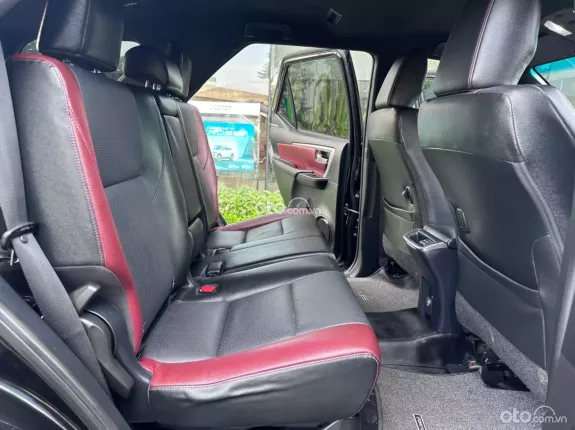 Toyota Fortuner 2.4 AT 4x2 Legender 2022 - Đk lần đầu 2023, cá nhân 1 chủ