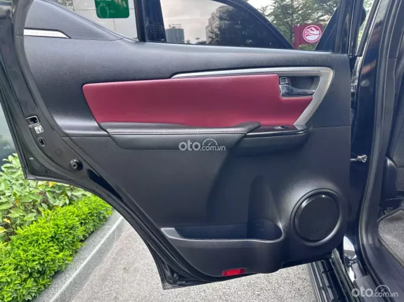 Toyota Fortuner 2.4 AT 4x2 Legender 2022 - Đk lần đầu 2023, cá nhân 1 chủ