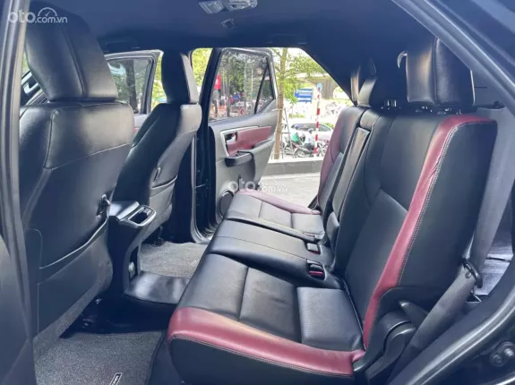 Toyota Fortuner 2.4 AT 4x2 Legender 2022 - Đk lần đầu 2023, cá nhân 1 chủ