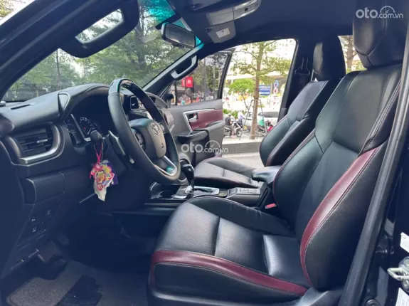 Toyota Fortuner 2.4 AT 4x2 Legender 2022 - Đk lần đầu 2023, cá nhân 1 chủ