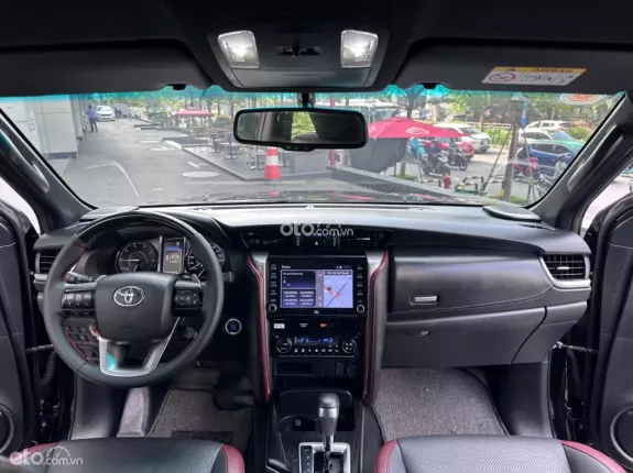 Toyota Fortuner 2.4 AT 4x2 Legender 2022 - Đk lần đầu 2023, cá nhân 1 chủ