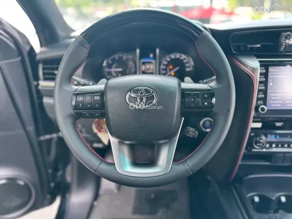 Toyota Fortuner 2.4 AT 4x2 Legender 2022 - Đk lần đầu 2023, cá nhân 1 chủ