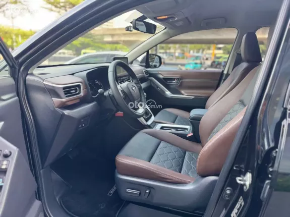Toyota Innova Cross Xăng 2025 - Sơn zin cả xe