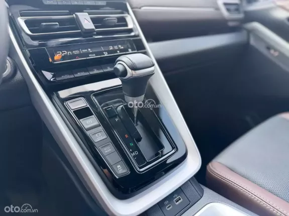 Toyota Innova Cross Xăng 2025 - Sơn zin cả xe