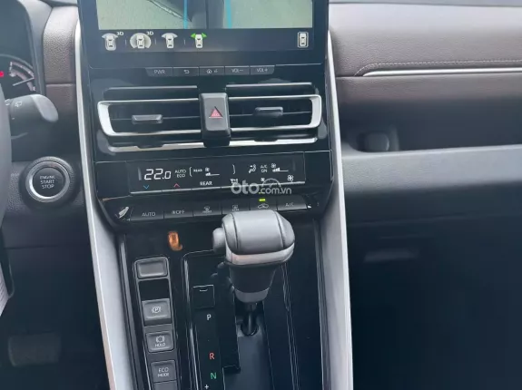 Toyota Innova Cross Xăng 2025 - Sơn zin cả xe