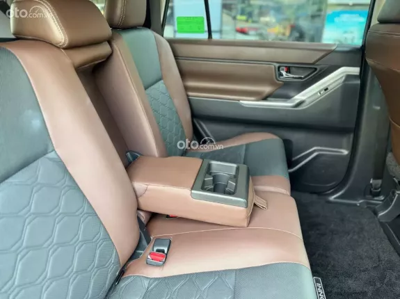 Toyota Innova Cross Xăng 2025 - Sơn zin cả xe