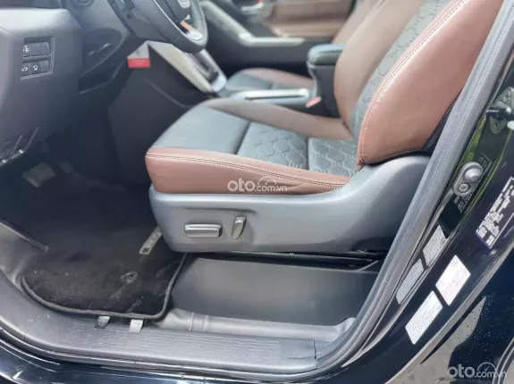 Toyota Innova Cross Xăng 2025 - Sơn zin cả xe