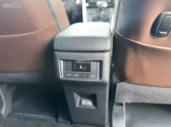 Toyota Innova Cross Xăng 2025 - Sơn zin cả xe