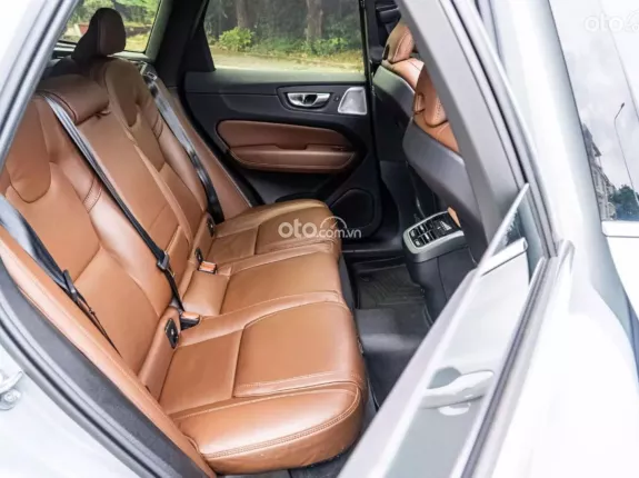 Volvo XC60 B6 AWD Inscription 2025 - Xe siêu lướt 3.000 km, nội thất nâu cực mới