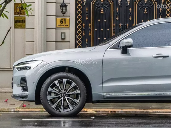 Volvo XC60 B6 AWD Inscription 2025 - Xe siêu lướt 3.000 km, nội thất nâu cực mới