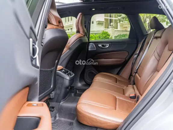 Volvo XC60 B6 AWD Inscription 2025 - Xe siêu lướt 3.000 km, nội thất nâu cực mới