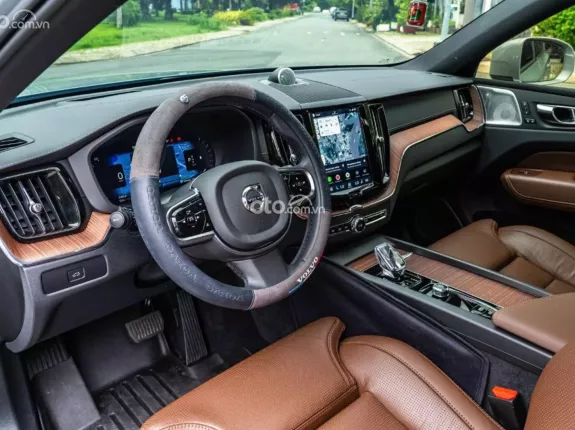 Volvo XC60 B6 AWD Inscription 2025 - Xe siêu lướt 3.000 km, nội thất nâu cực mới