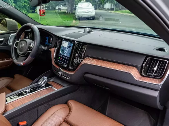 Volvo XC60 B6 AWD Inscription 2025 - Xe siêu lướt 3.000 km, nội thất nâu cực mới