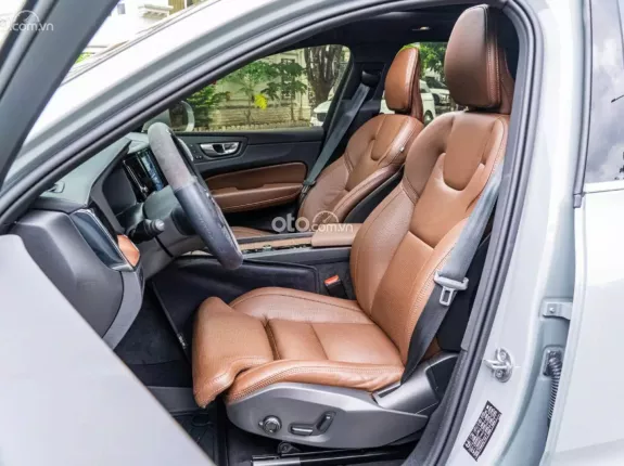 Volvo XC60 B6 AWD Inscription 2025 - Xe siêu lướt 3.000 km, nội thất nâu cực mới