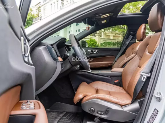 Volvo XC60 B6 AWD Inscription 2025 - Xe siêu lướt 3.000 km, nội thất nâu cực mới