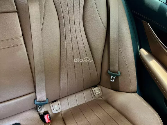 Mercedes-Benz E200 Exclusive 2022 - Xe đen nội thất nâu, bảo dưỡng hãng đầy đủ