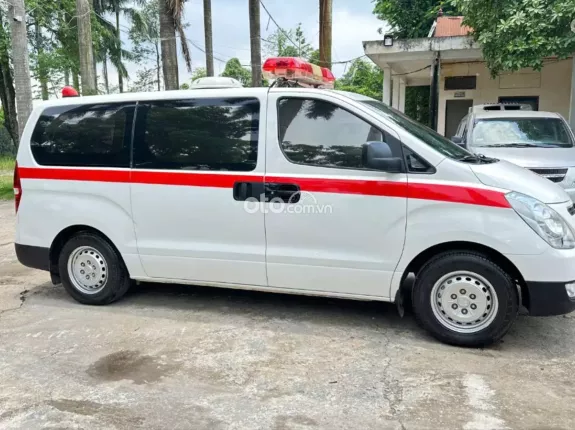 Hyundai Grand Starex 2.5 MT 2017 - Bán Huyndai Starex cứu thương đời 2017, máy dầu, nhập khẩu