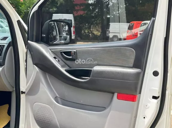 Hyundai Grand Starex 2.5 MT 2017 - Bán Huyndai Starex cứu thương đời 2017, máy dầu, nhập khẩu