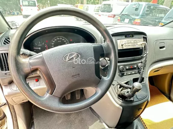 Hyundai Grand Starex 2.5 MT 2017 - Bán Huyndai Starex cứu thương đời 2017, máy dầu, nhập khẩu