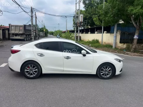 Mazda 3 1.5L Sedan 2015 - Xe tư nhân, đẹp chất, không lỗi Nội ngoại thất đẹp. Lốp mới, màn cam đủ